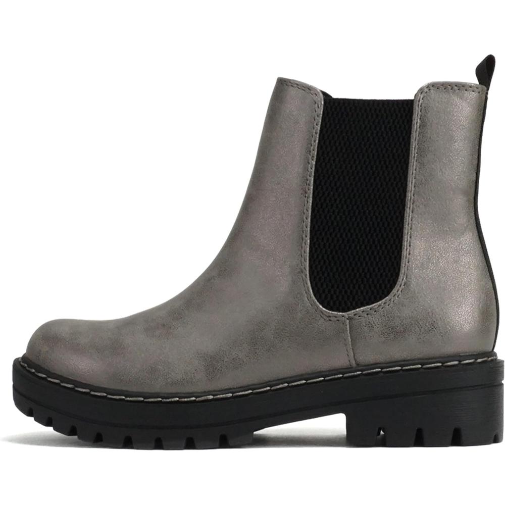 Versatile Lift Design Chelsea Boots